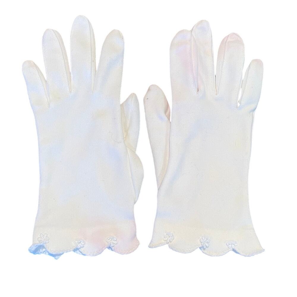 Vintage White Gloves, Formal Gloves, Scalloped Edge, Flower Detail